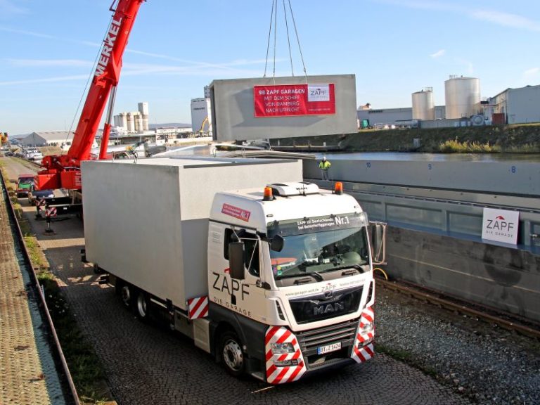 ZAPF Betonfertiggaragen per Schiff in die Niederlande