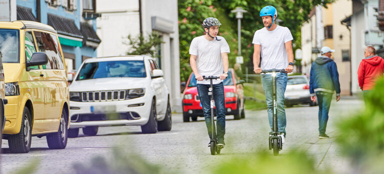 Mit dem E-Scooter unterwegs Welche Regeln gelten und was Fahrern droht, wenn sie sich nicht daran halten